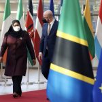 TATHMINI YA MJADALA;Diplomasia na Katiba Mara zote katiba huainisha namna ambavyo Nchi husika itahusiana na majirani zake na nchi za mbali pia katika muktadha wa Kisiasa ,Kibiashara/Kiuchumi, Kijamiii na Kifundi(exchange of skills)